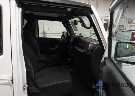 2016 Jeep Wrangler Unlimited Sahara z USA, uszkodzony, nr VIN 1C4HJWEG2GL213324